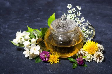 bir demlik çay aromatik çiçek