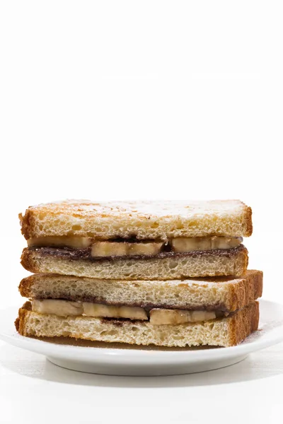Sladký sendvič s čokoládová pasta a banán na bílé plotně — Stock fotografie