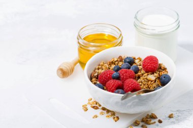 taze peynir granola ve ballı