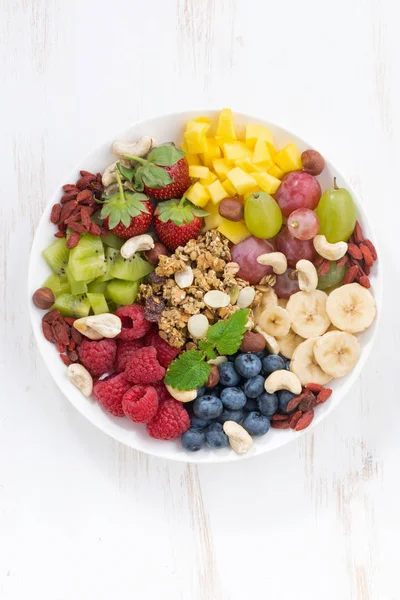 Products for a healthy breakfast - berries, fruit and cereal — Stock Photo, Image