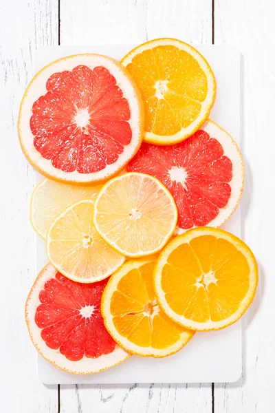 新鲜柑橘切片 顶部视图 — 图库照片