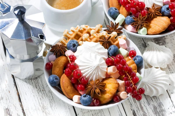 Sweet Breakfast Cookies Marshmallow Berries White Wooden Table Top View — Stock Photo, Image