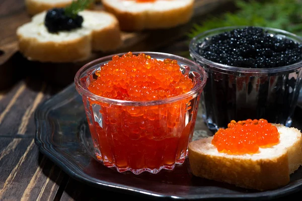 Traditional red and black caviar and sandwiches on plate — Stock Photo, Image