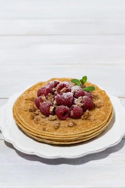 Traditional thin pancakes with fresh raspberries on plate — Stock Photo, Image