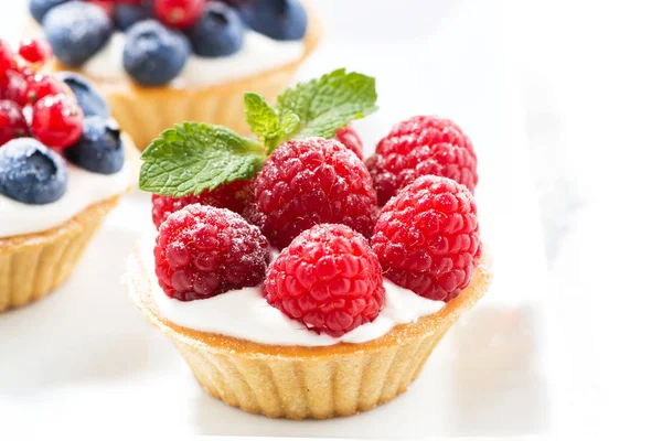 Mini Cakes Cream Fresh Berries Closeup Horizontal — Stock Photo, Image
