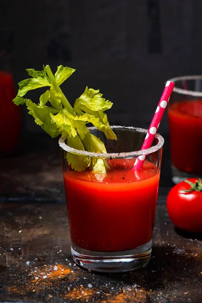 Alkollü Kokteyl Arka Planda Bloody Mary Yakın Plan — Stok fotoğraf