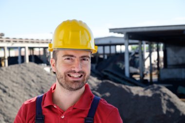 Site arka plan bina fabrika işçisi portresi