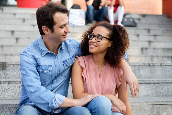 Romantic interracial couple embraced in the city — Stock Photo, Image