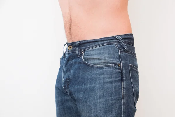 Fechar a barriga de um homem após a dieta — Fotografia de Stock