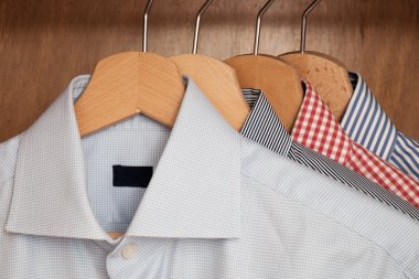  Gömlek, çeşitli renk ve dokular