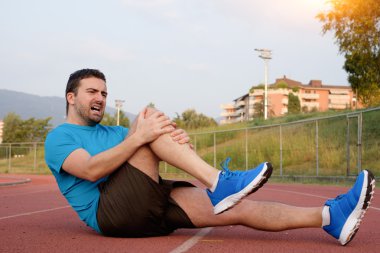 Runner yolda Yaralı diz ile