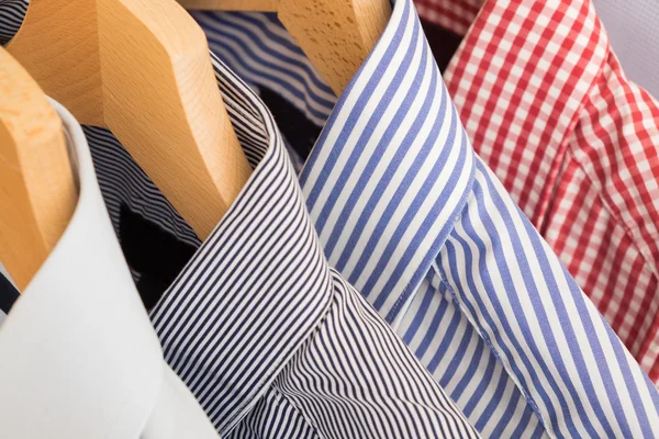 Camisas en varios colores y texturas —  Fotos de Stock