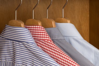 Gömlek, çeşitli renk ve dokular