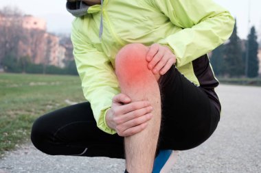 Runner ise eğitim col şehir parkında yaralı ayak bileği ile