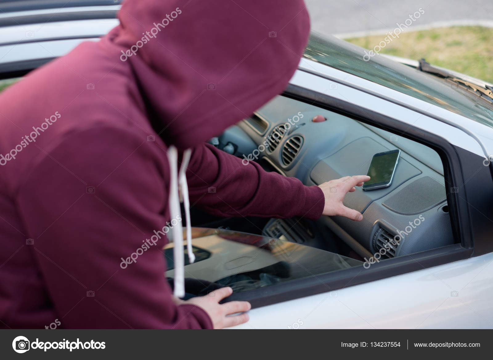 ДУЗДИДАНИ ТЕЛЕФОН