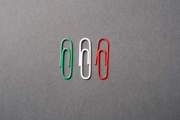 Italian flag with paperclips — Stock Photo, Image