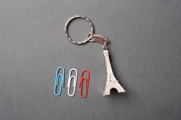 Tour eiffel and french flag with paperclips — Stock Photo, Image