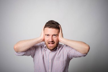 Eller kulaklara adamla rahatsız rahatsız