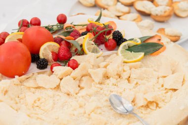 Açık büfe bir parti sırasında hizmet bir tabak yemek