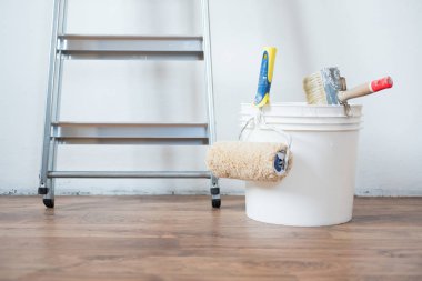 Beyaz duvar izole duvar boyama araçları