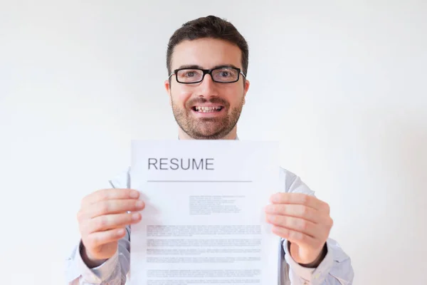 Hombre con curriculum vitae y carrera laboral listo para encontrar trabajo — Foto de Stock