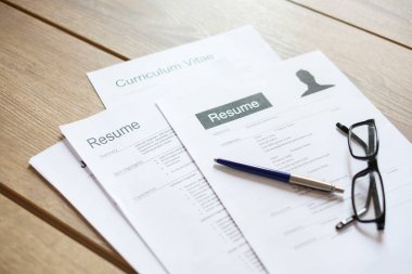 Uygulamaları gözden geçirilmesi için hazır masaya devam