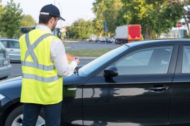 Polis memuru ihlali otopark için para cezası verilmesi