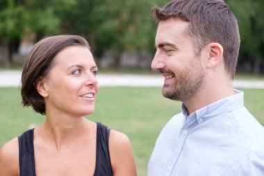 Adam ve bir kadın birlikte portre açık