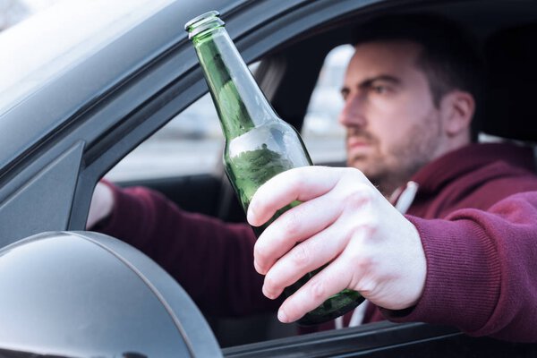 Пьяный за рулём и пьющий
