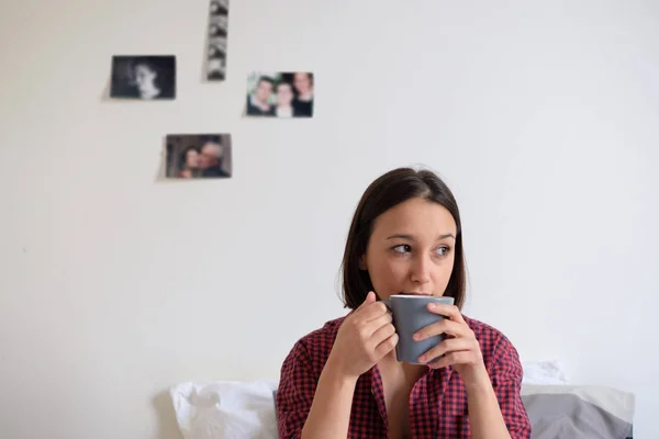 Woman relaxing and resting drinking from a cup — Stock Photo, Image