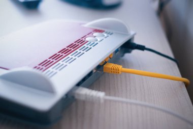 Internet modem ve ethernet bağlantı ağ kabloları
