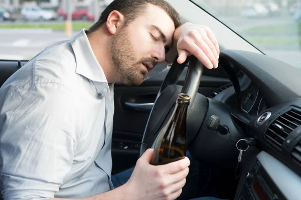 Drunk man driving car and falling asleep — Stock Photo, Image