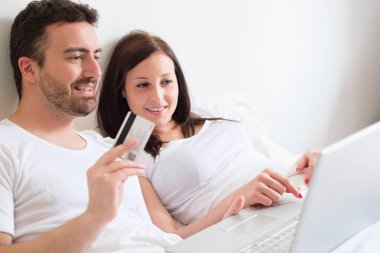 Mutlu çift için tüketici tavsiye internet arama