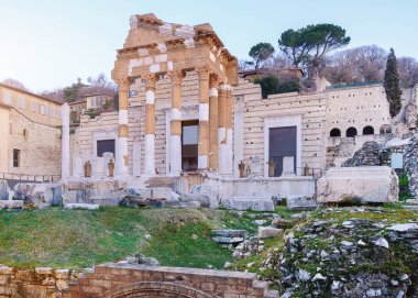 Roma Forumu anc ortasına Brescia kalıntıları