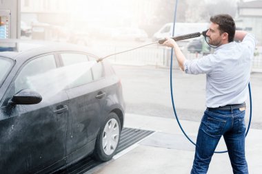 Adam çamaşır araba oto yıkama istasyonu