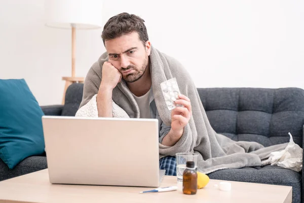 Man Portret Lijden Koud Griep Werken Vanuit Huis — Stockfoto