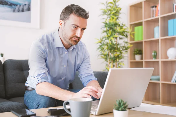 Home Office Mann Der Von Hause Aus Arbeitet Porträt — Stockfoto