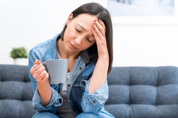 Mujer Joven Soltera Triste Sola Casa — Foto de Stock