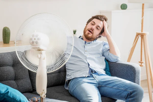 Retrato Hombre Que Sufre Calor Verano Casa —  Fotos de Stock