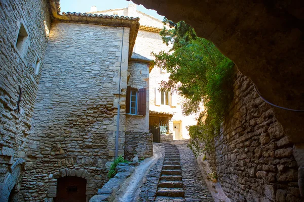 Stará ulice Gordes, město v Provence, Francie — Stock fotografie