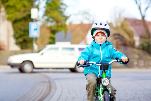 Little preschool kid boy biking on bicycle — Stock Photo, Image