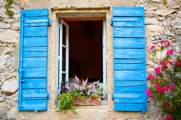 プロヴァンス、フランスの典型的な町の家 — ストック写真