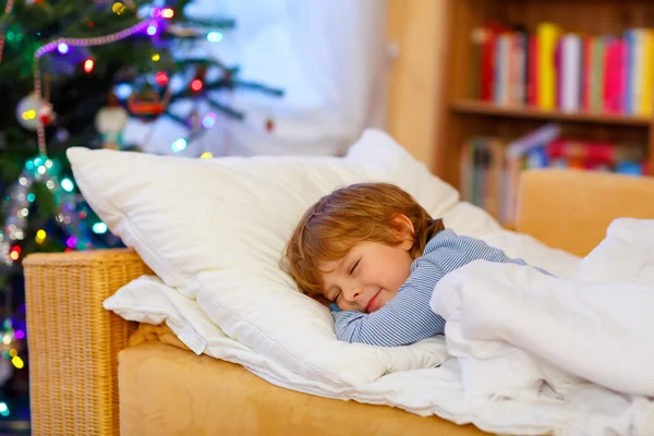 Little cute kid boy sleeping under Christmas tree — Stock Photo, Image