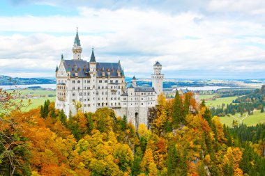Neuschwanstein Şatosu, Almanya. Ünlü turistik