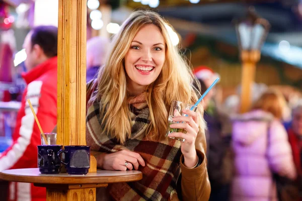 Alman noeli piyasada sıcak panç içiyoruz kadın.