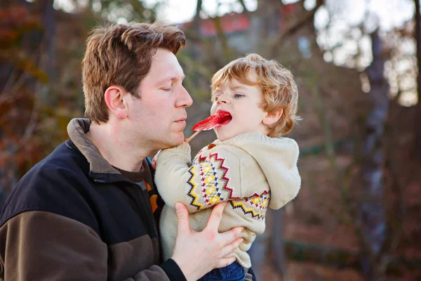 Father and little son in park or forest, outdoors. — Stock Photo, Image