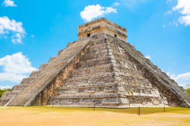 Tüylü yılan Tapınağı Chichen Itza, Yucatan, Meksika için