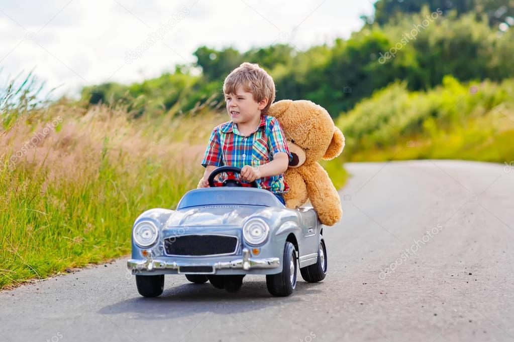 Kid driving toy car discount