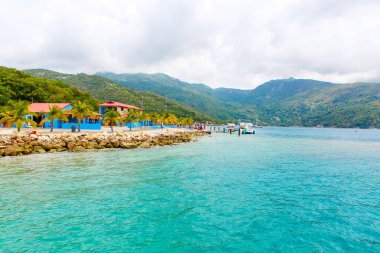 Plaj ve tropikal resort, Labadee Adası, Haiti.