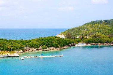 Plaj ve tropikal resort, Labadee Adası, Haiti.